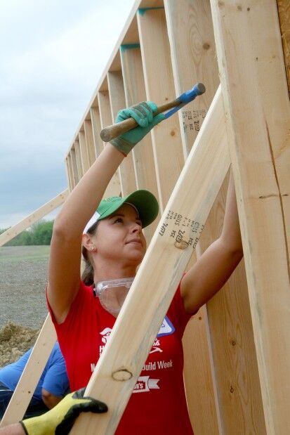 050913-women-build-03